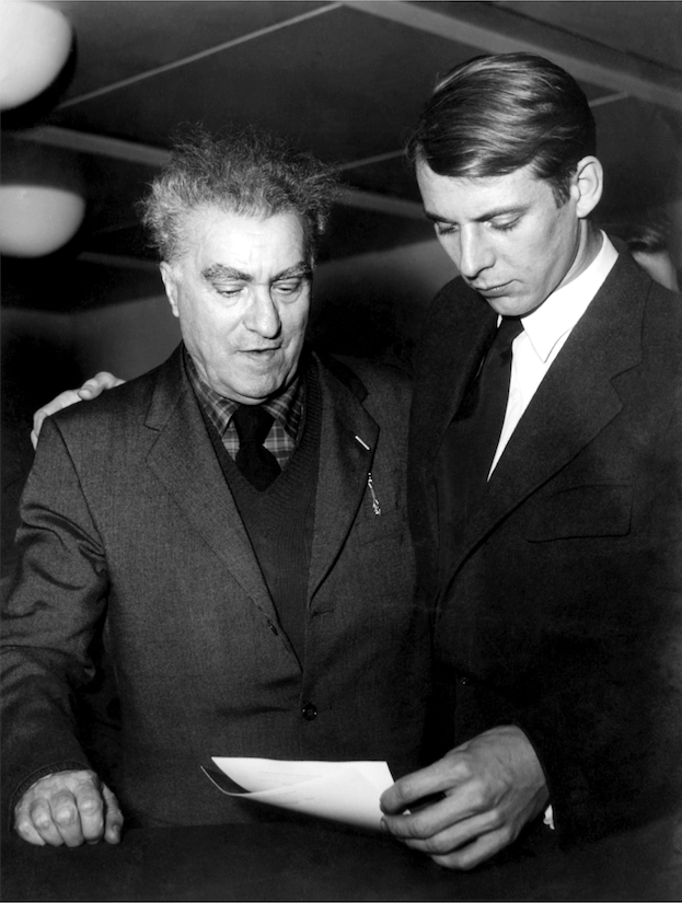 Karlheinz Stockhausen (l) en Edgard Varèse in 1966.